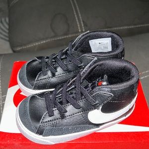 Nike Blazer Mid’ 77